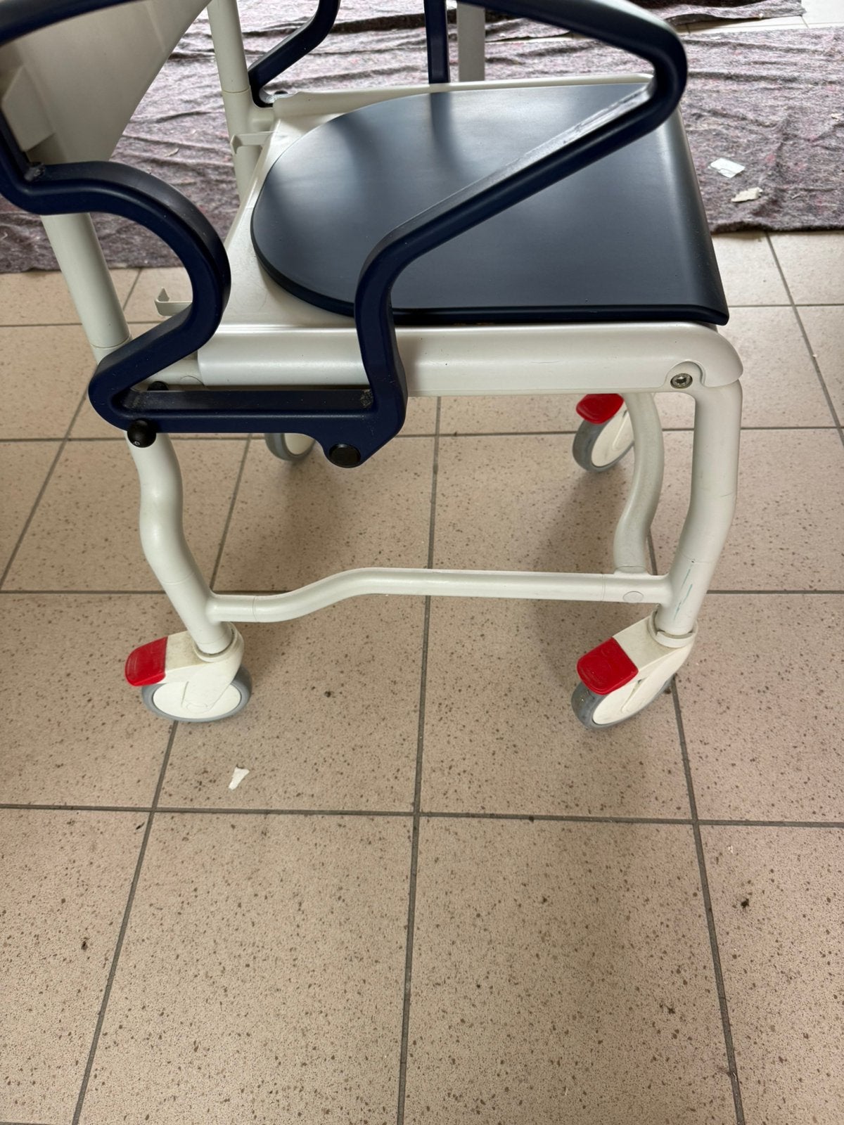 Bezondere douche / wc stoel nieuw, Diversen, Ophalen, Zo goed als nieuw