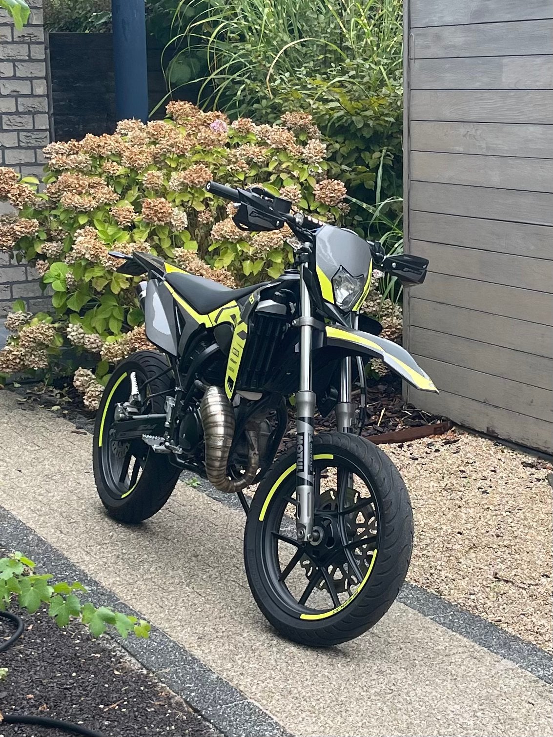 Sherco SM-R silver 50cc, 6 versnellingen, Zo goed als nieuw, 50 cc, Ophalen