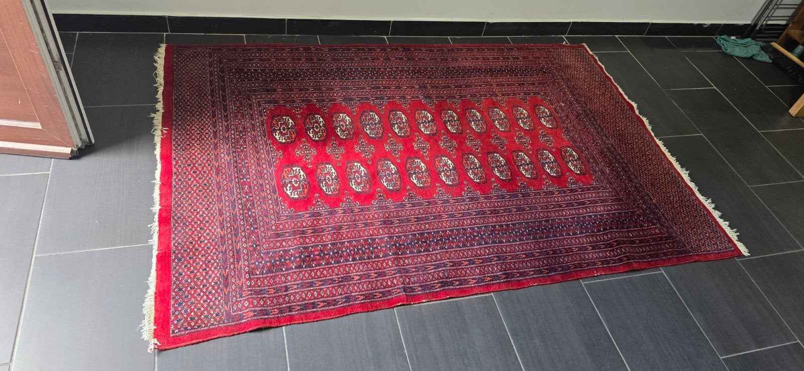 très jolie tapis couleur rouge maison  non   pas d'anima, Antiquités & Art, Enlèvement ou Envoi