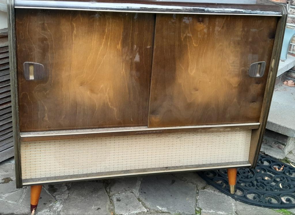 Oude radiokast...zonder pick-up..opknapper.., Ophalen
