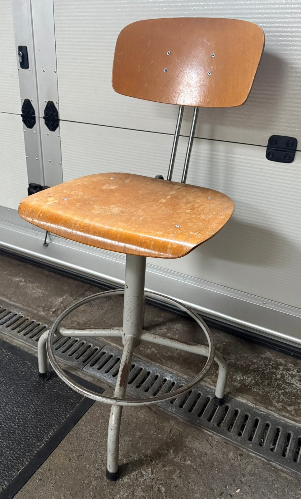 Tabouret industriel, Enlèvement, Utilisé
