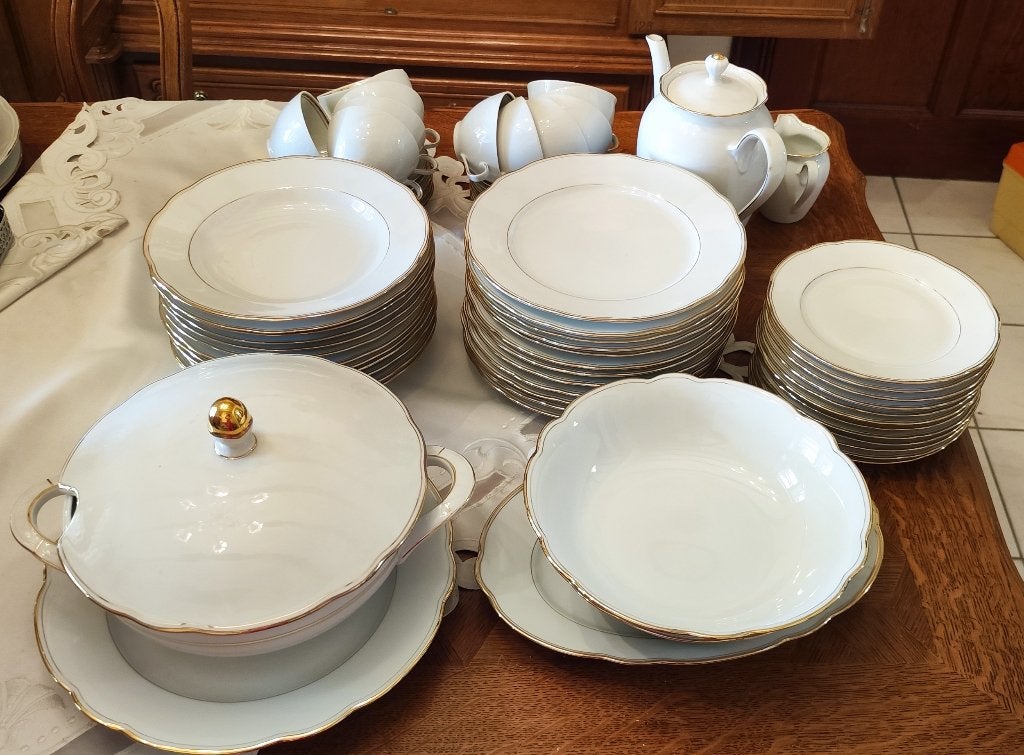 Hoogwaardig compleet eetservies (met verguld randje), Huis en Inrichting, Keuken | Servies, Ophalen, Klassiek, Zo goed als nieuw