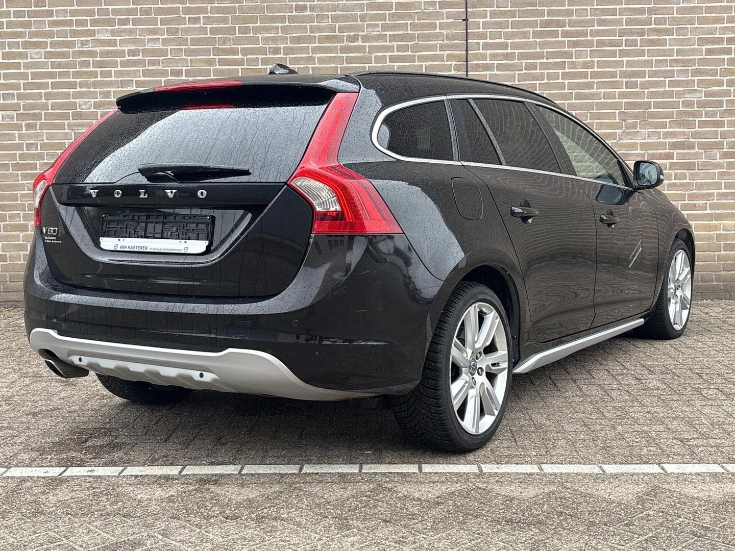 Volvo V60 2.0 D3 Kinetic | € 3.700,- NETTO! | Pano | Leder |, Autos, 144 g/km, Achat, Entreprise, Boîte manuelle