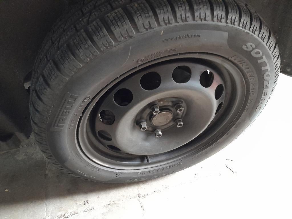 set  4 winterbanden op velgen Pirelli 205/55 R 16, Auto-onderdelen, Banden en Velgen, Banden en Velgen, Winterbanden, 16 inch