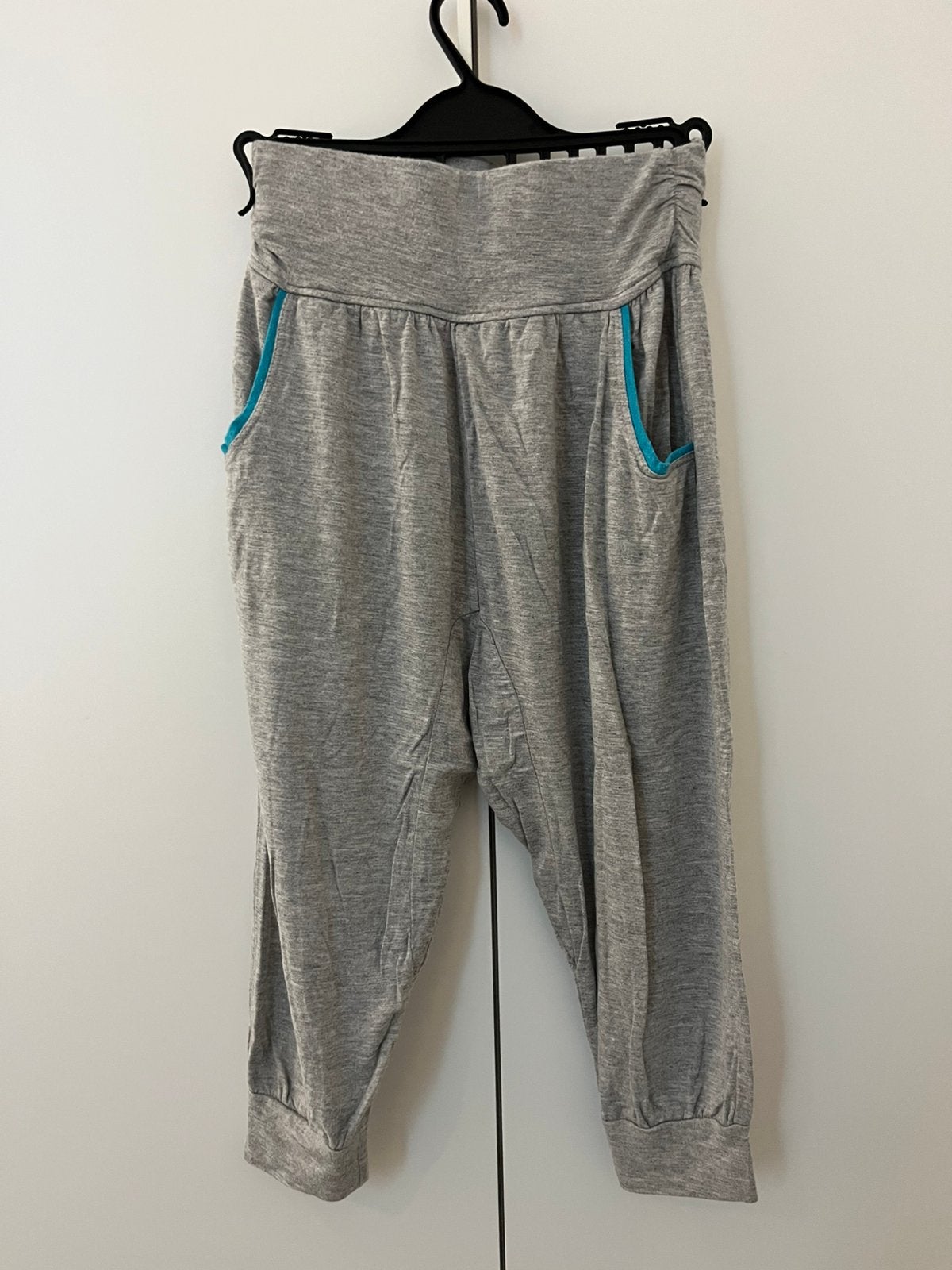 JBC 3/4 harembroek /capri dansbroek grijs melange (maat 128), Ophalen of Verzenden, Nieuw, Meisje, Sport- of Zwemkleding