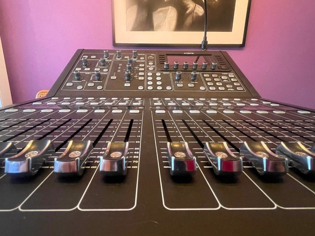 M32R Live + DCase koffer, Muziek en Instrumenten, Mengpanelen, Zo goed als nieuw, 20 kanalen of meer, Microfooningang, Ophalen