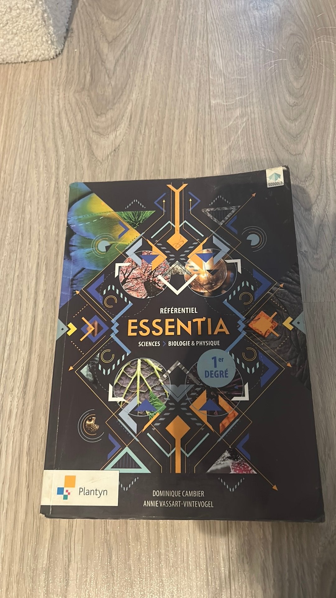 Livre essentia, Livres, Enlèvement ou Envoi, Comme neuf