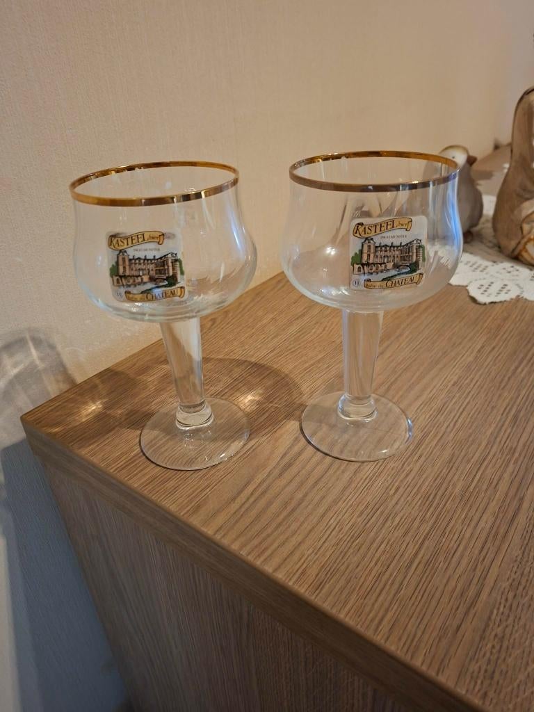 2 Bierglazen : Kasteelbier, Ophalen of Verzenden, Zo goed als nieuw, Bierglas