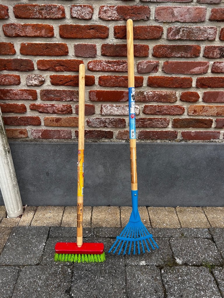 Kinder set borstel en hark, Kinderen en Baby's, Ophalen, Zo goed als nieuw