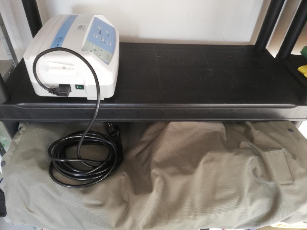 Air2Care 6 Easy Smart anti-decubitus matras + pomp, Divers, Matériel Infirmier, Utilisé, Enlèvement