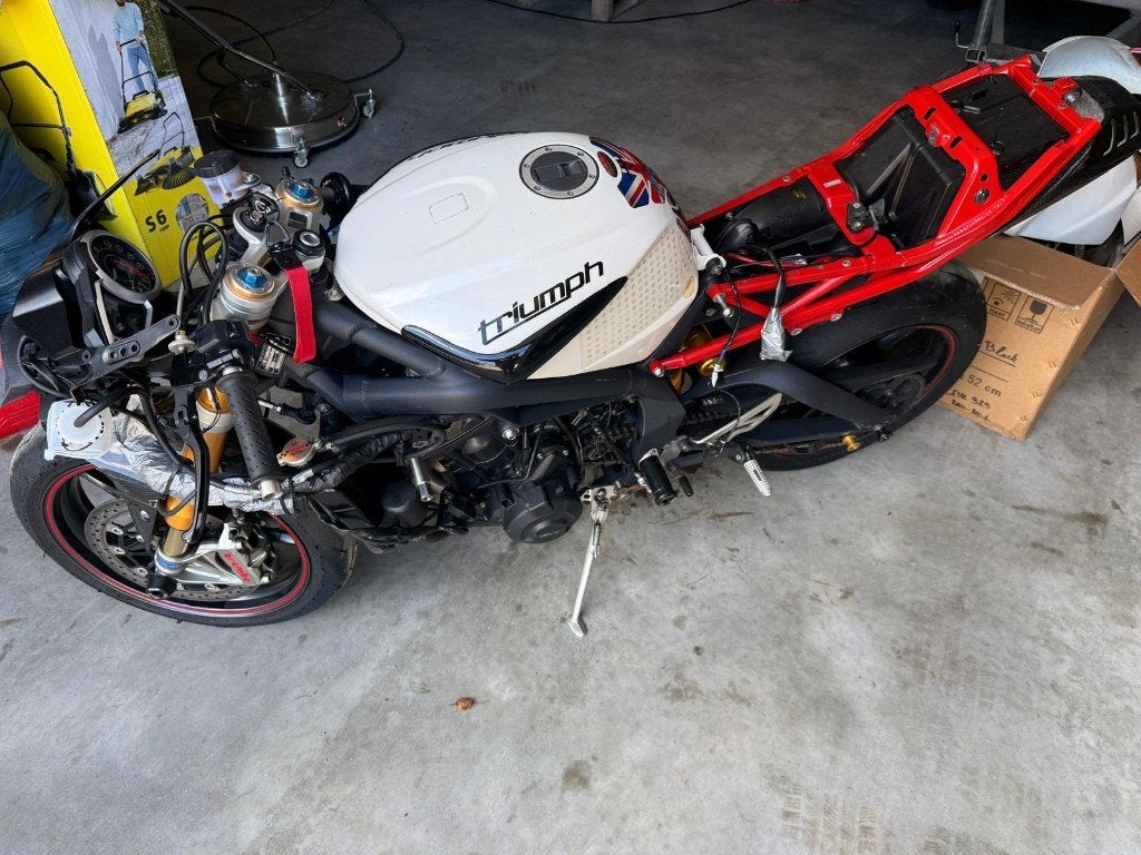 triumph daytona 675r