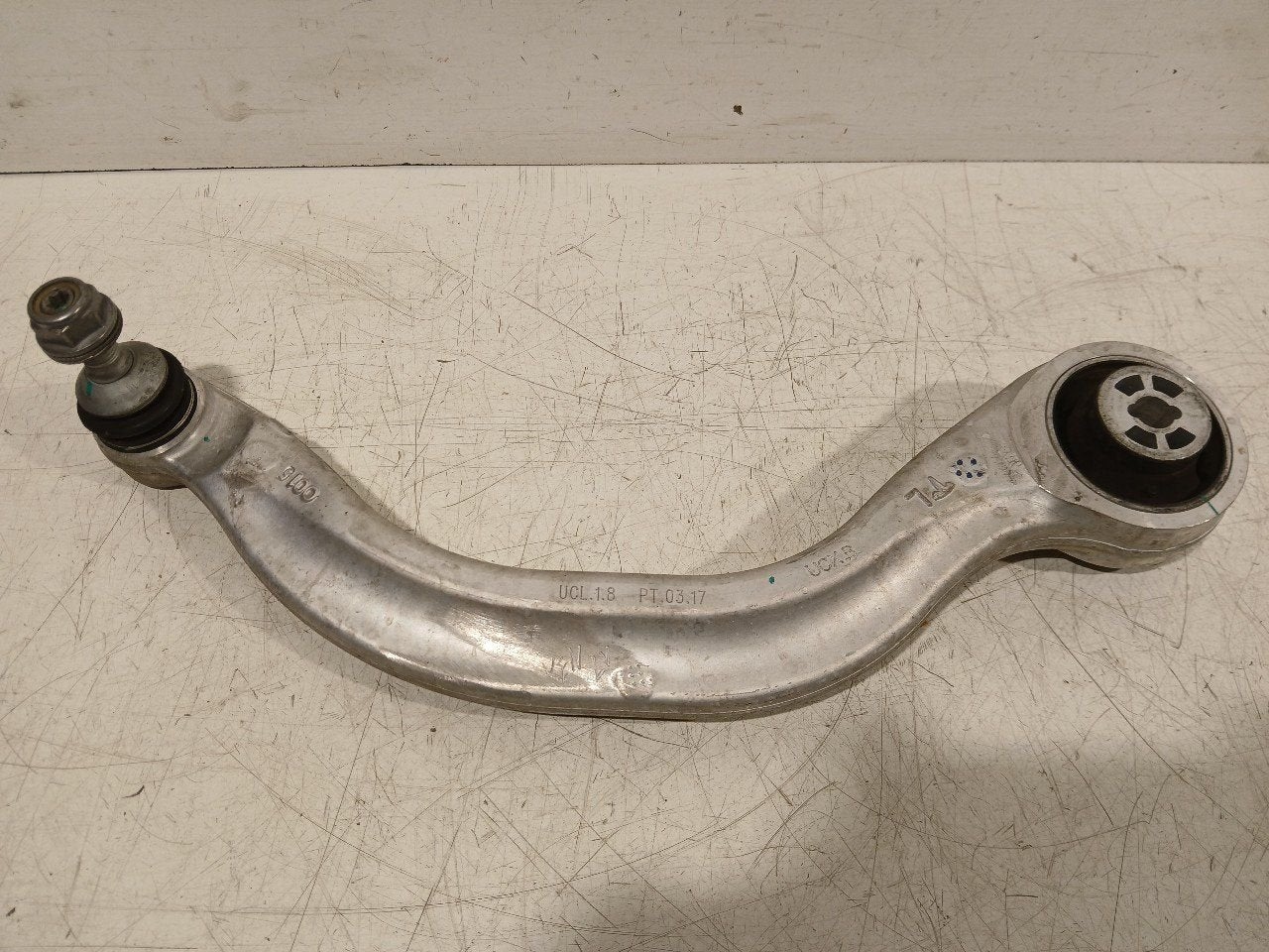 Draagarm links voor Tesla Model 3, Onderdelen@venauto.nl, Van der Ven Autorecycling B.V., Ettenseweg 76, 4706 PB Roosendaal, The Netherlands