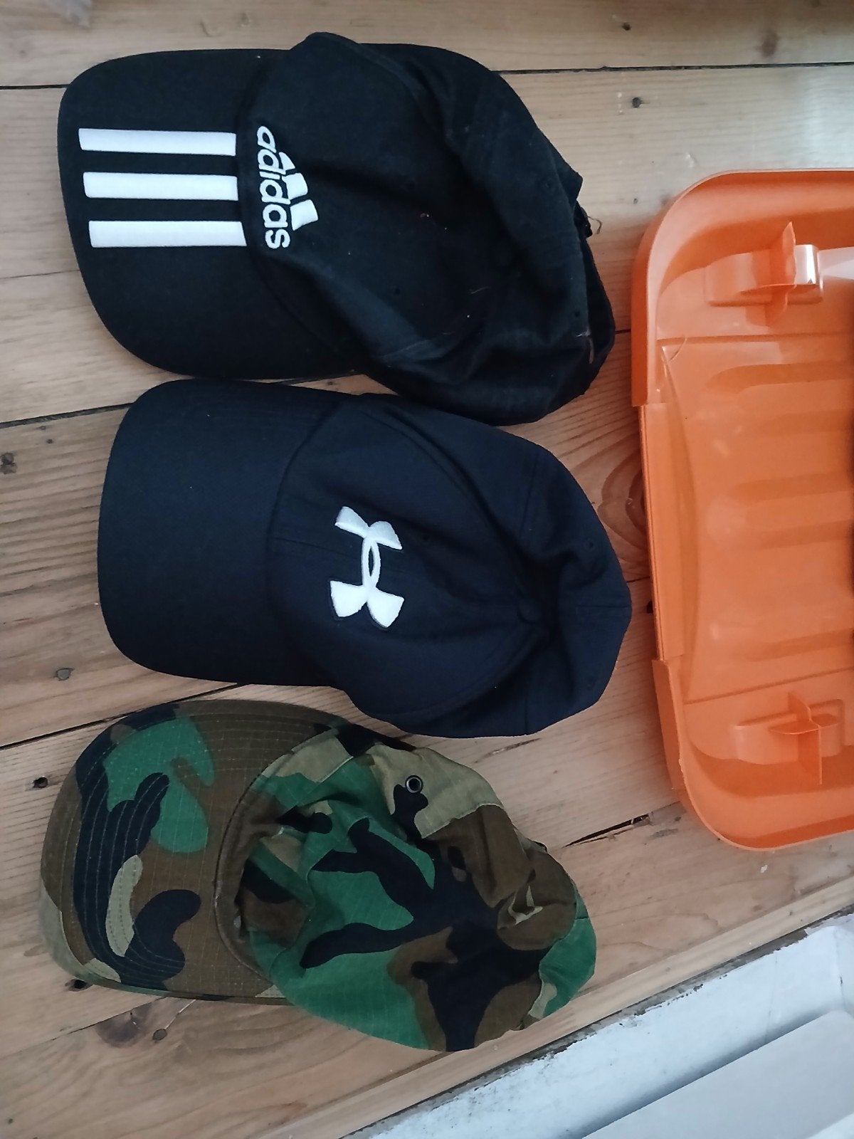3 petten, Enlèvement