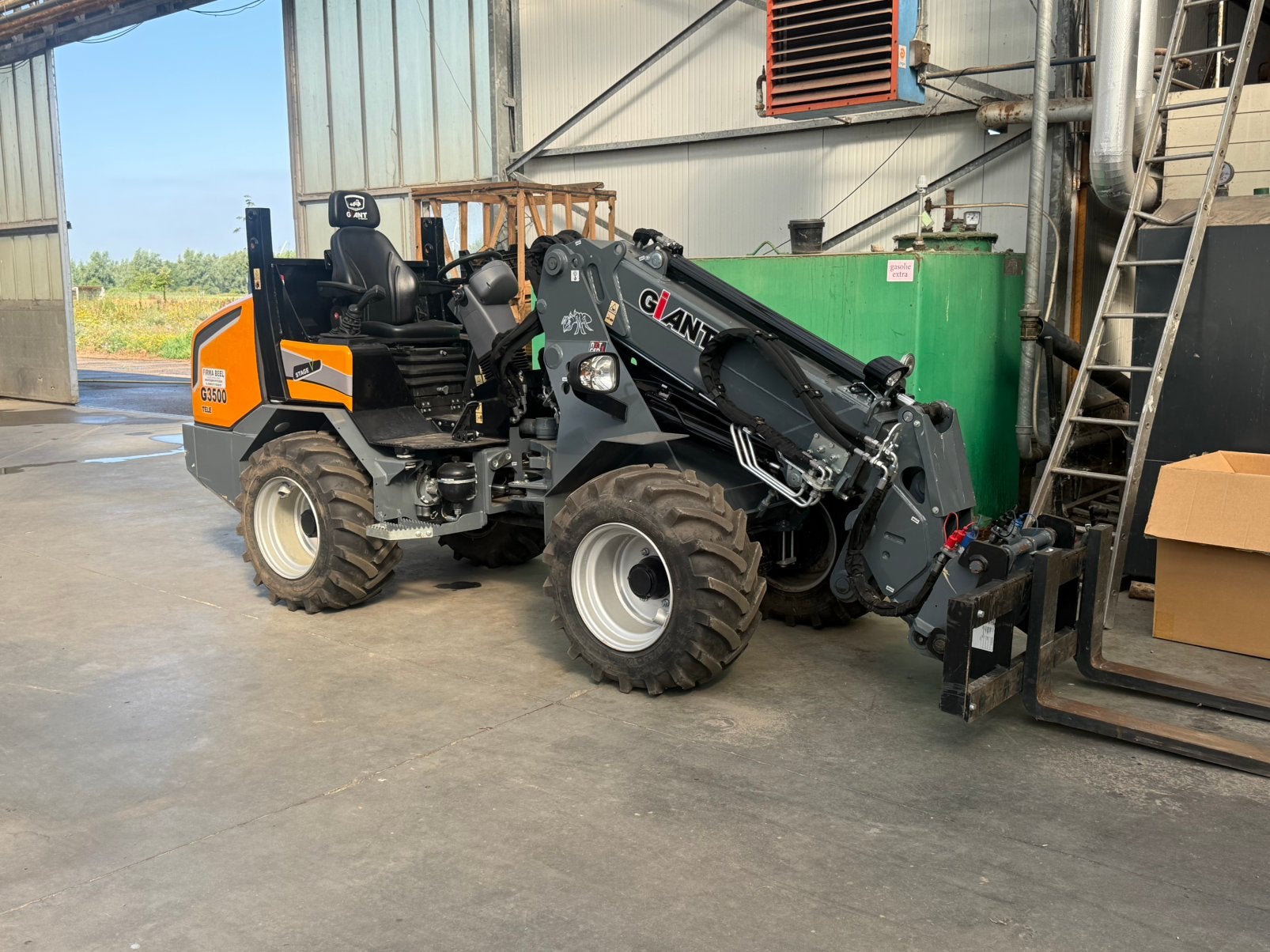 Knicklader: Giant G3500 tele, Articles professionnels, Machines & Construction | Grues & Excavatrices, Enlèvement, Chargeuse sur pneus ou Chouleur