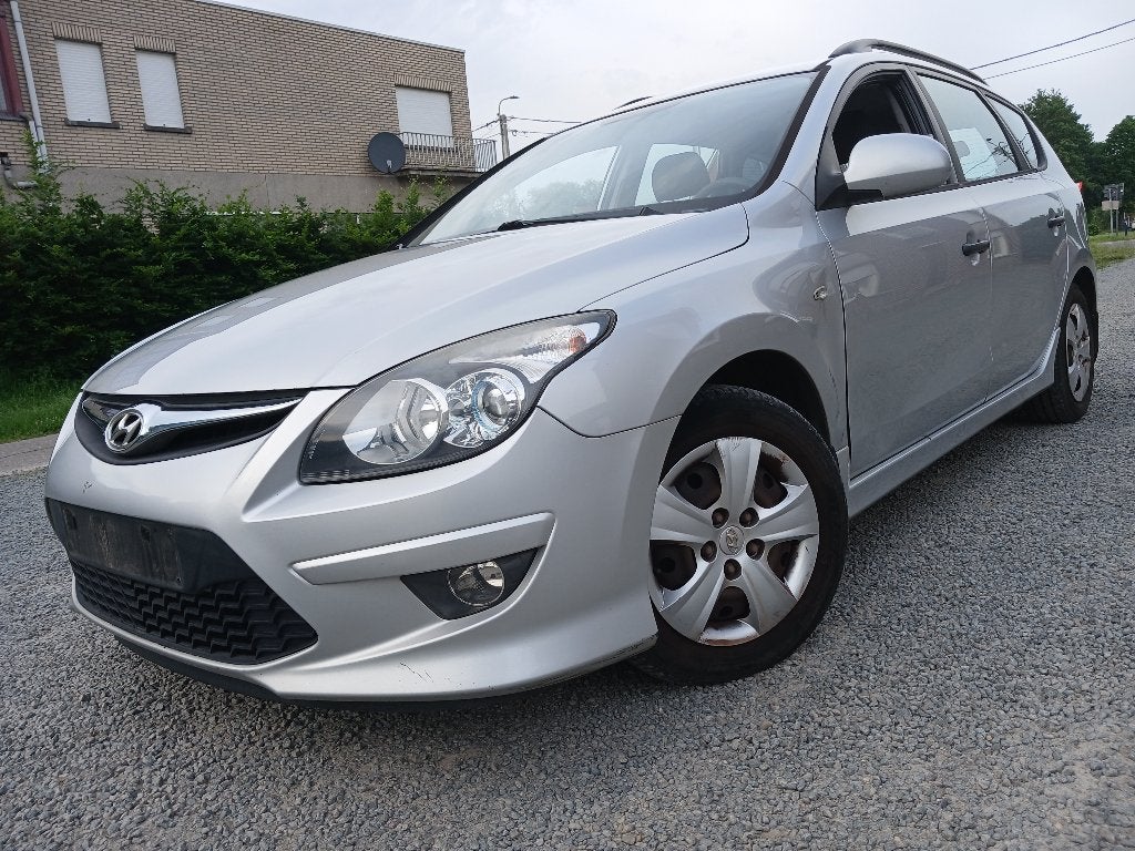 HYUNDAI I30/1400cc BENZINE/120.000KM.EURO 5/GARANTIE, Auto's, Hyundai, Euro 5, Parkeersensor, Bedrijf, Zilver of Grijs