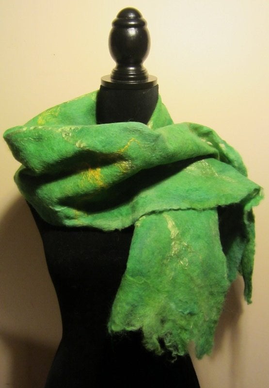 Handgevilte alpaca wol sjaal felted scarf Chartreuse nieuw!, Verzenden, Nieuw, Sjaal