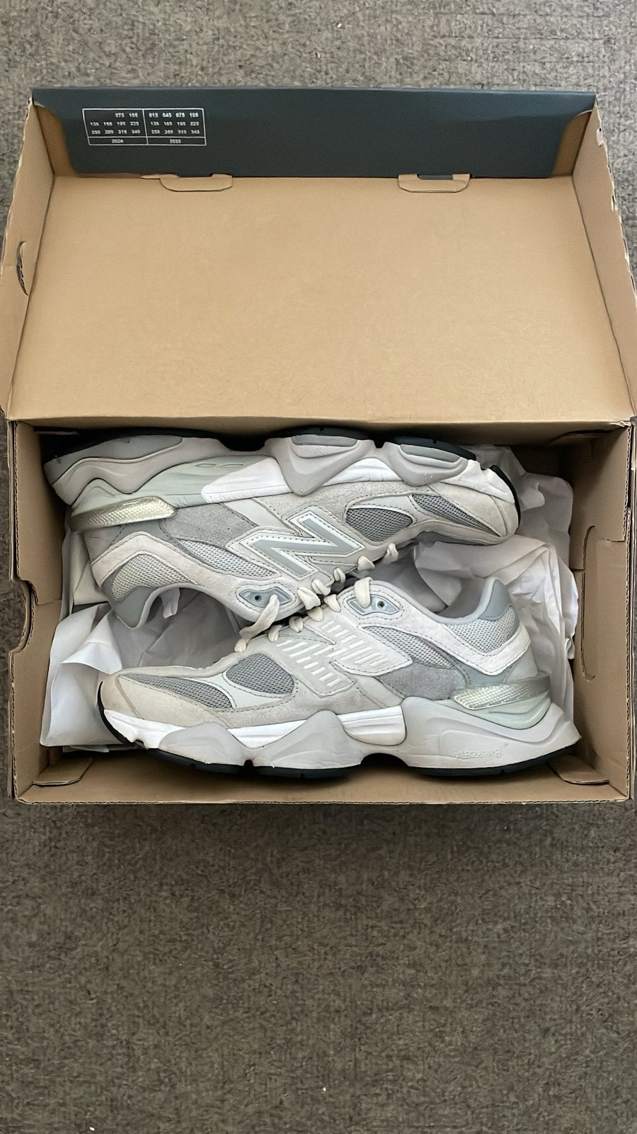 New Balance 9060 beige in zeer goede staat in maat 39, Kleding | Dames, Schoenen, Beige, Ophalen of Verzenden, Zo goed als nieuw