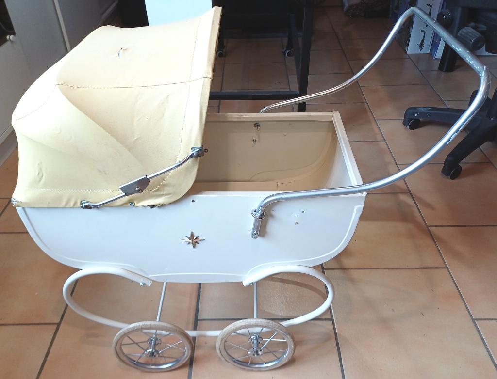 Poussette pour poupée, Enfants & Bébés, Jouets | Poupées, Enlèvement
