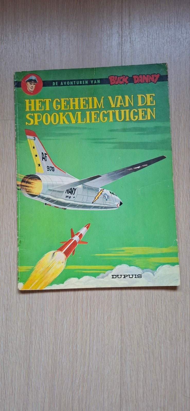 Buck Danny - 33 - Het geheim van de spookvliegtuigen, Enlèvement