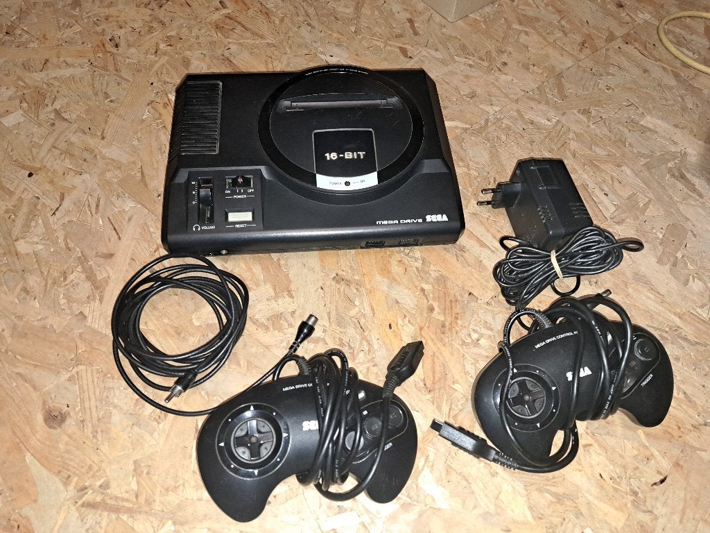 Sega Mega Drive 1, Games en Spelcomputers, Ophalen of Verzenden, Gebruikt, Met 2 controllers, Mega Drive