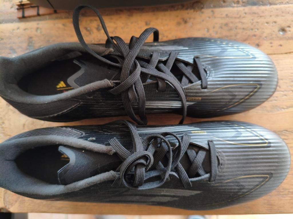 Adidas voetbalschoenen nieuw mt 41.5, Sport en Fitness, Voetbal, Ophalen of Verzenden
