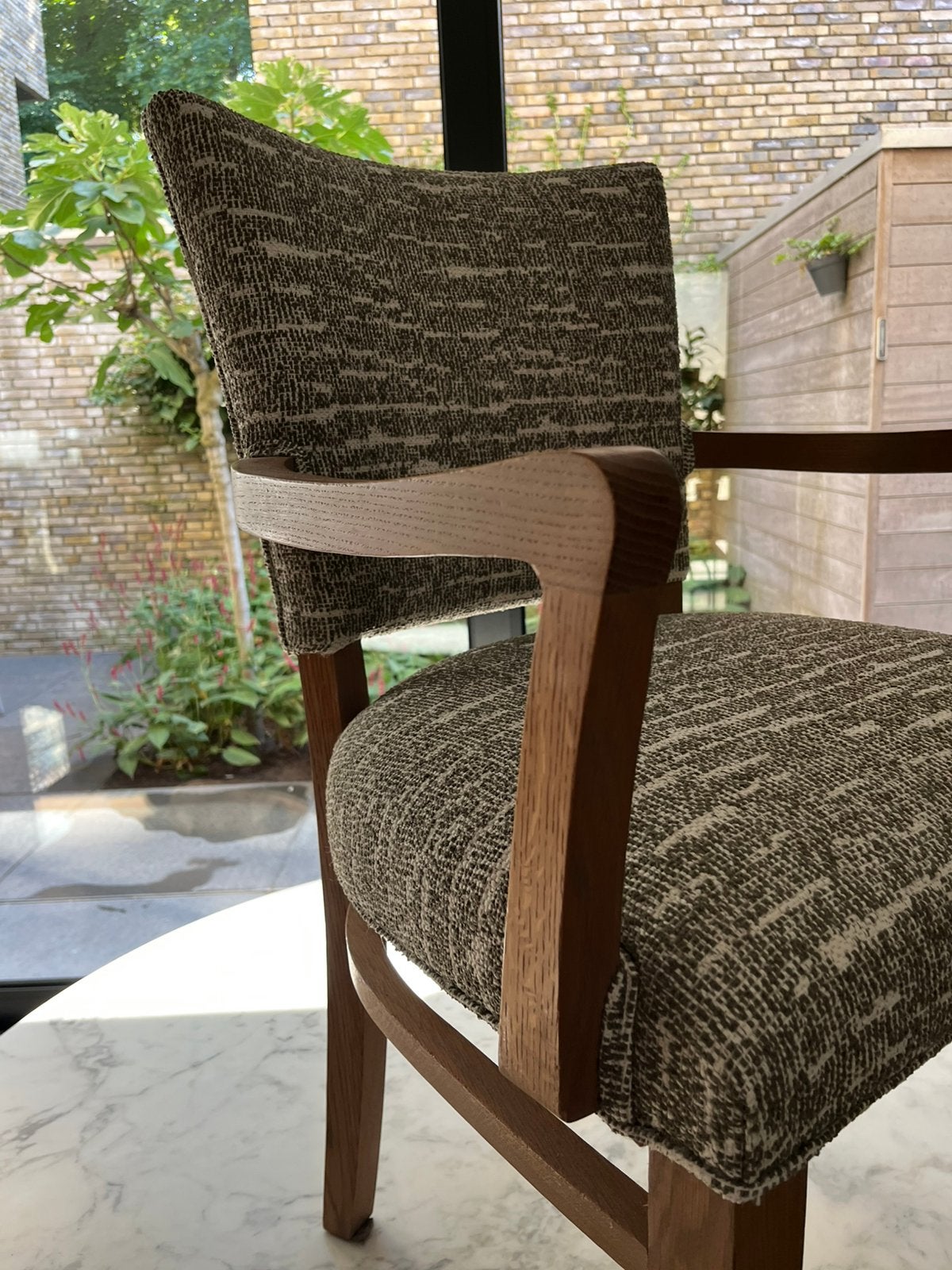 1 Armstoel, Huis en Inrichting, Stoelen, Ophalen, Hout, Gebruikt, Eén