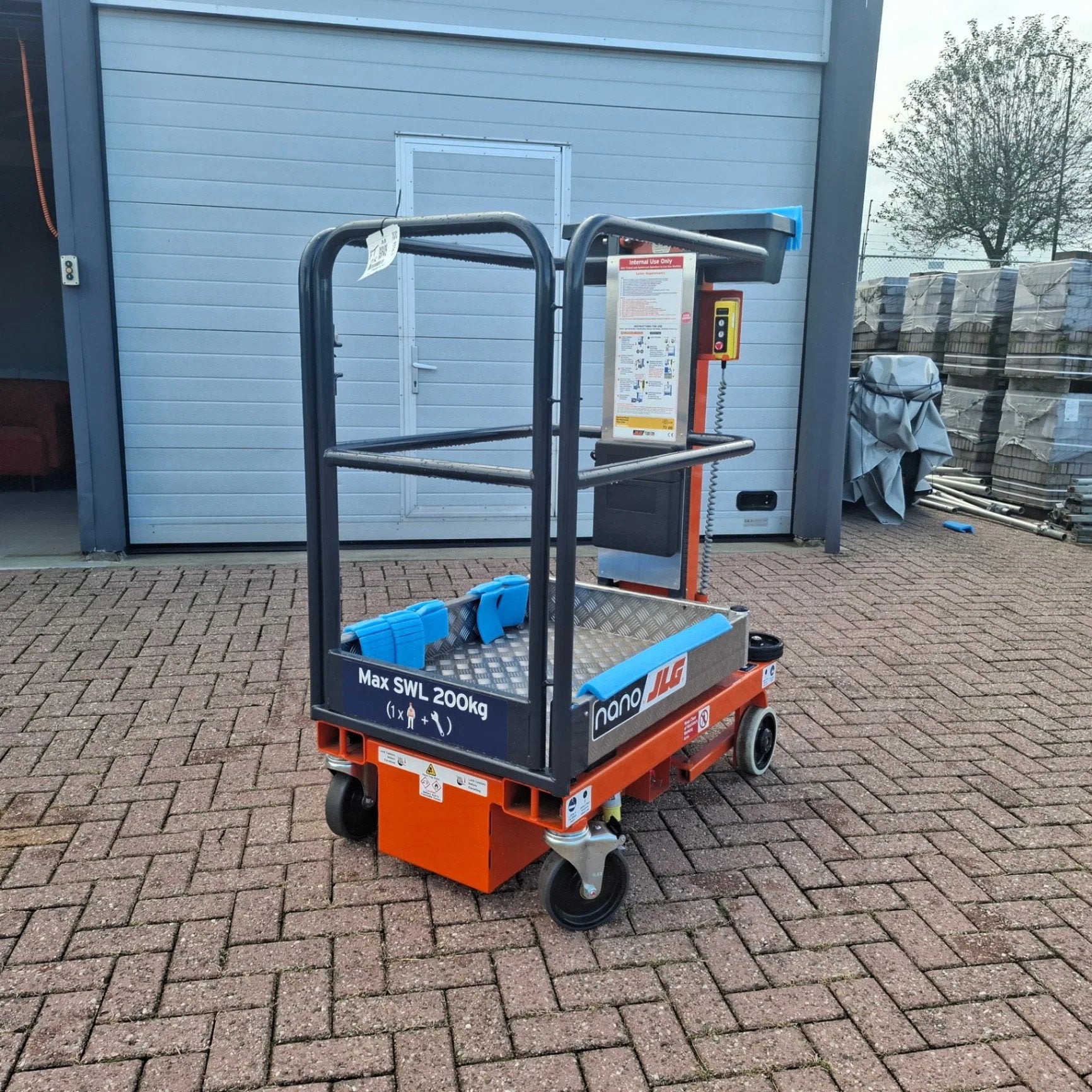 JLG Power towers Nano Nano (année de construction 2023), Articles professionnels