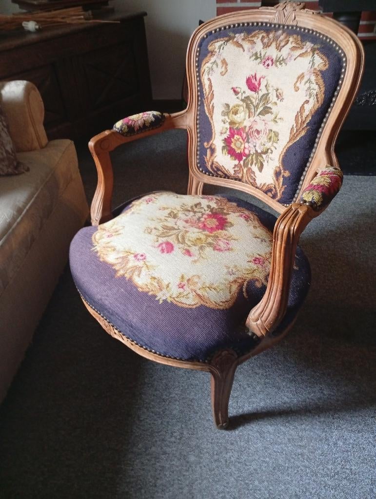 PIÈCE D'EXCEPTION : Fauteuil Louis XV en Tapisserie, Enlèvement