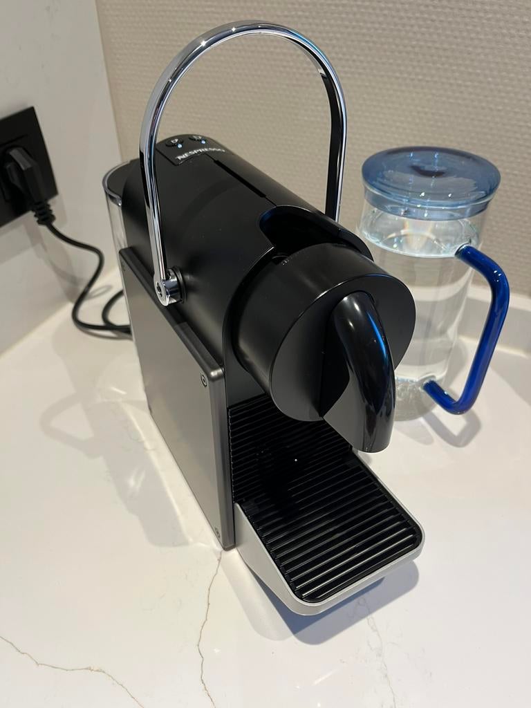Nespresso Pixie c62 / nog 1jaar garantie, Elektronische apparatuur, Koffiezetapparaten, Ophalen, Zo goed als nieuw