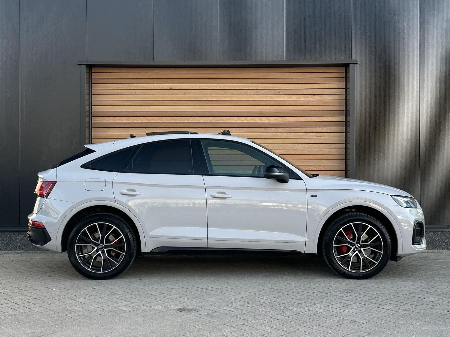 Audi Q5 Sportback 50 TFSI e S edition Competition PANO|STOEL, Autos, Audi, Argent ou Gris, 40 g/km, Entreprise, Q5