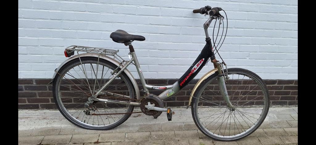 Te herstellen damesfiets - buitenbanden goed., Fietsen en Brommers, Ophalen