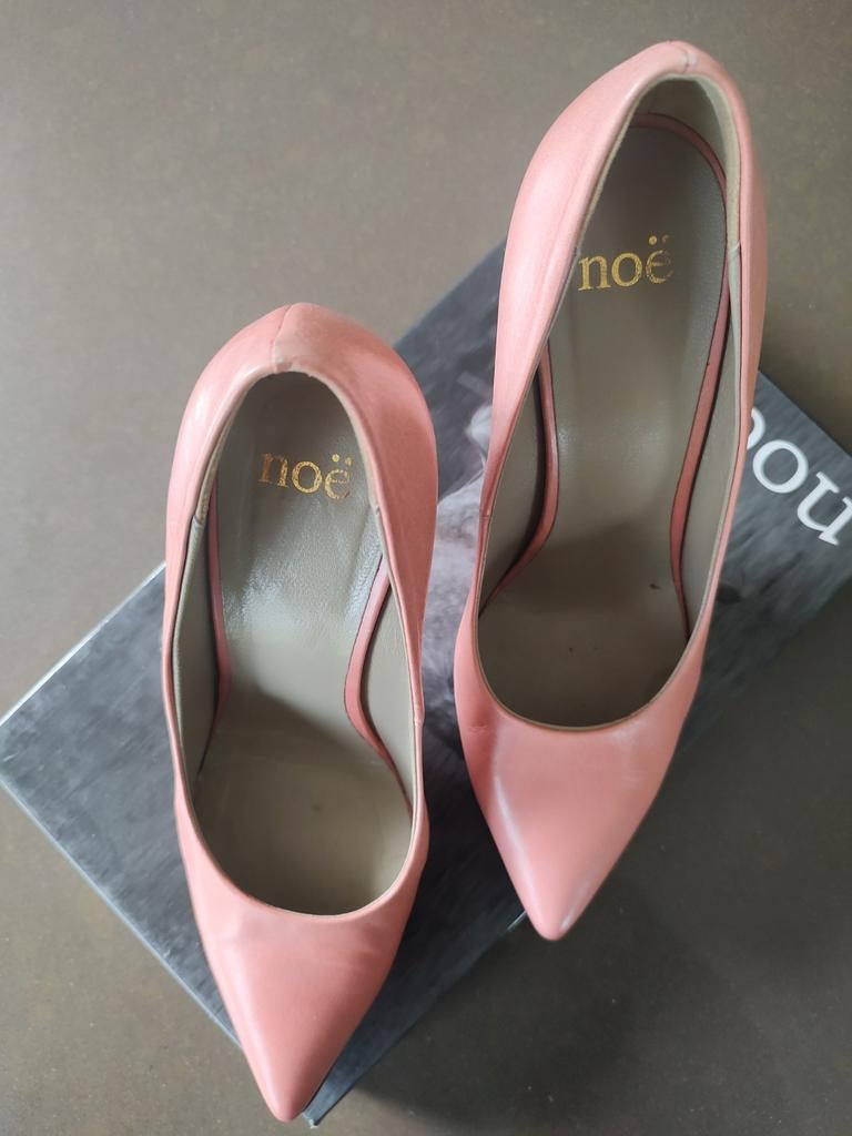 Amper gedragen zalmroze noë pumps., Kleding | Dames, Schoenen, Ophalen, Pumps, Zo goed als nieuw, Noe