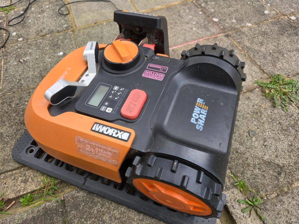 Tondeuse robot Worx Landroid WR143E (1000m²) et accessoires, Worx, Moins de 20 cm, Enlèvement, Utilisé
