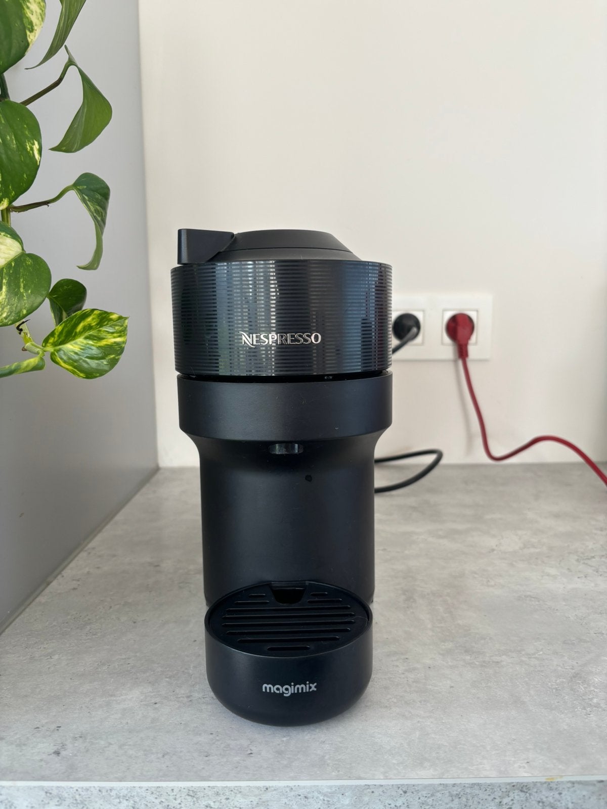 Nespresso Vertuo, Réservoir d'eau amovible, Enlèvement ou Envoi, Dosettes et capsules de café, Comme neuf