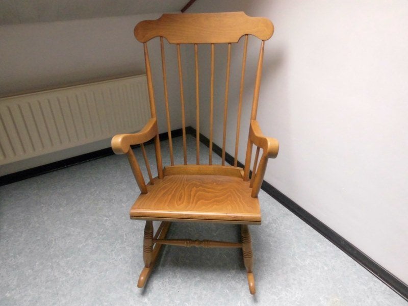 Rocking-chair brun clair en hêtre taille adulte comme neuf, Moins de 75 cm, Vintage, Comme neuf, Enlèvement