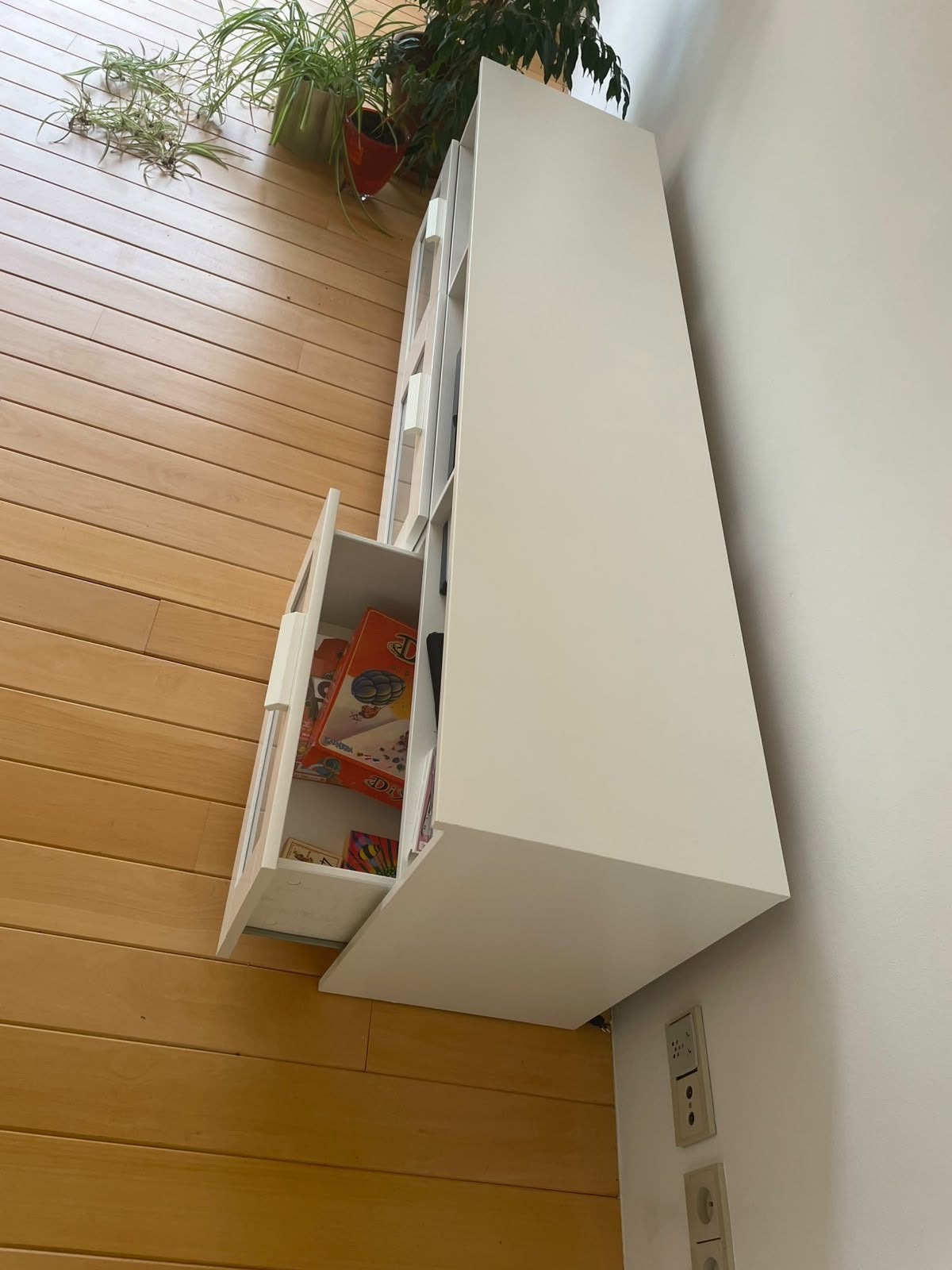 Meuble TV BRIMNES blanc en bon état, 180  41  53 cm, Maison & Meubles, 25 à 50 cm, Moins de 100 cm, 150 à 200 cm, Comme neuf