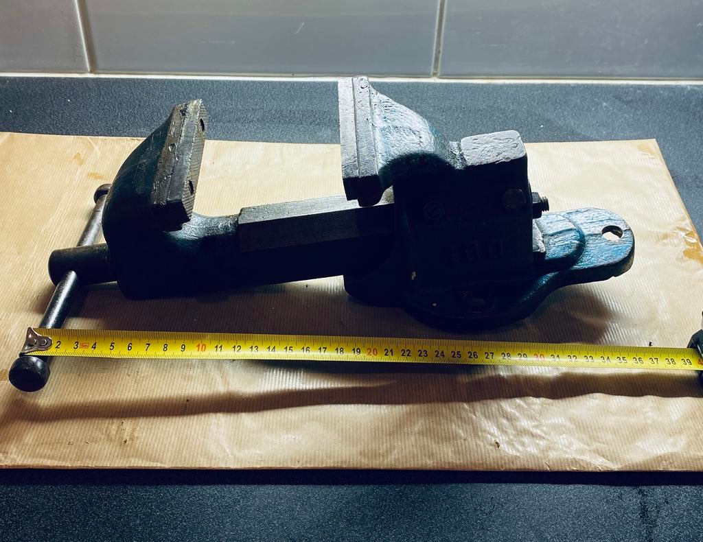 Étau en acier, Enlèvement, Utilisé