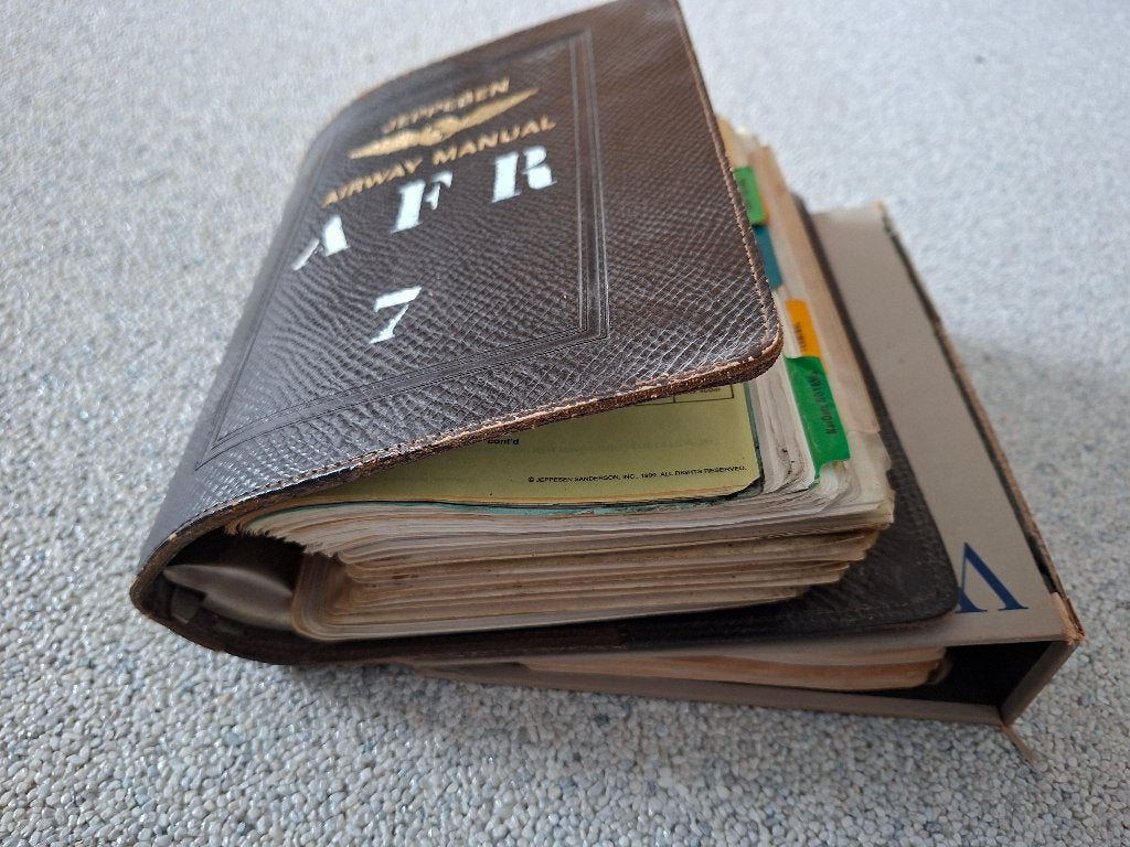 Grote verzameling Jeppesen Aviation / Flight Charts, Ophalen of Verzenden, Gebruikt, Simulatie