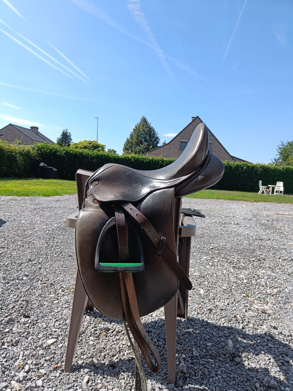 Dressuurzadel 17 inch + singel en stijgbeugels, Ophalen