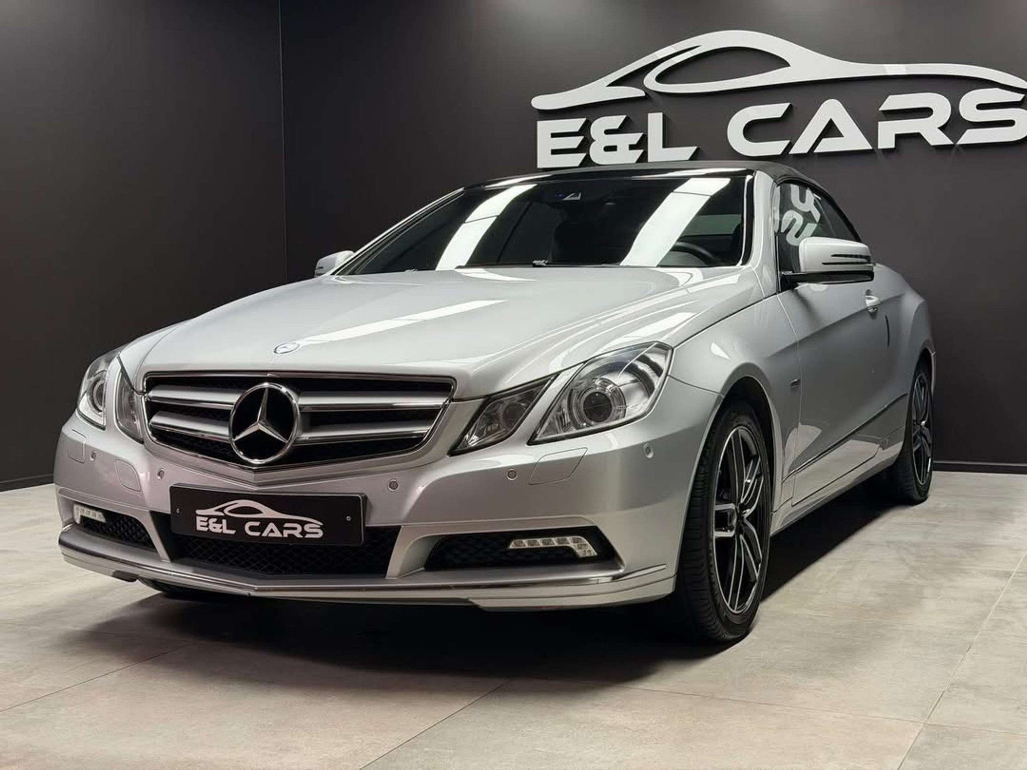 Mercedes-Benz E-Klasse 250 Réservé (automatique), Autos, Mercedes-Benz, Cuir, Argent ou Gris, Achat, Entreprise