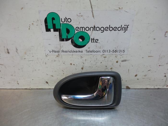 Poignée portière 4portes arrière droite d'un Mazda Premac, -, Mazda, Utilisé, -