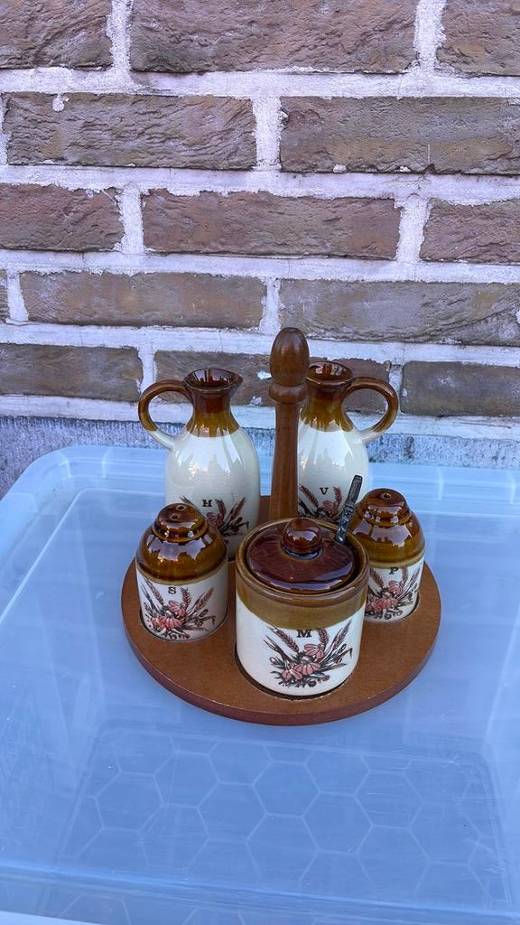 Setje voor zout en peper en andere benodigdheden., Enlèvement