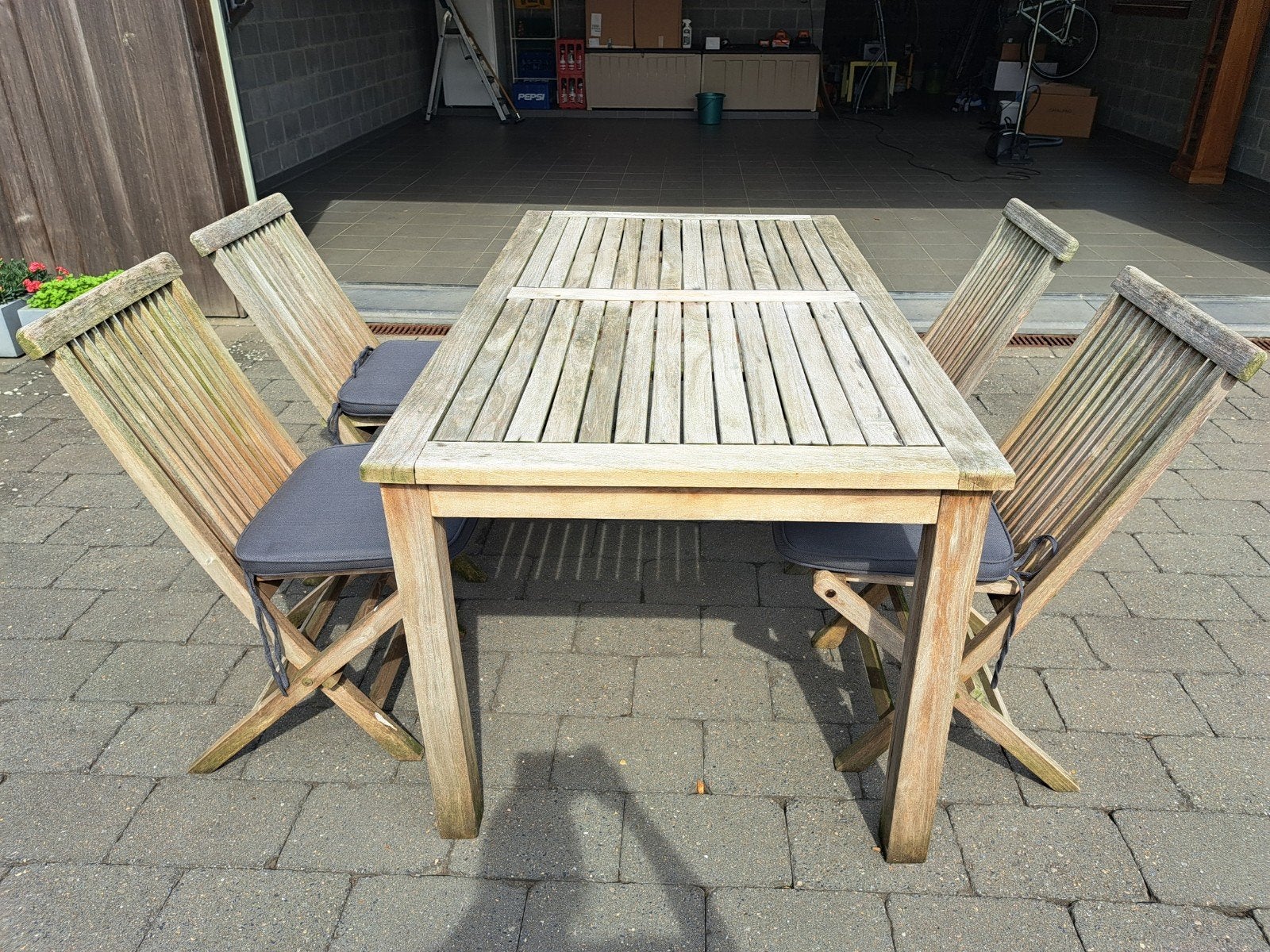 teak tafel met 4 stoelen en kussentjes, Ophalen, 4 zitplaatsen, Gebruikt, Teakhout