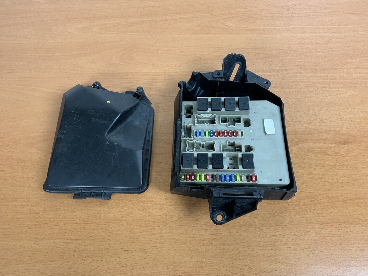 zekeringkast renault clio 3 / modus 8200194747 motorruimte, Renault, -, Utilisé, -