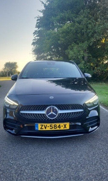 Mercedes-Benz B180d 116PK 7G-DCT 2019 Zwart AMG-Line NAP, Auto's, Automaat, Zwart, Diesel, Particulier