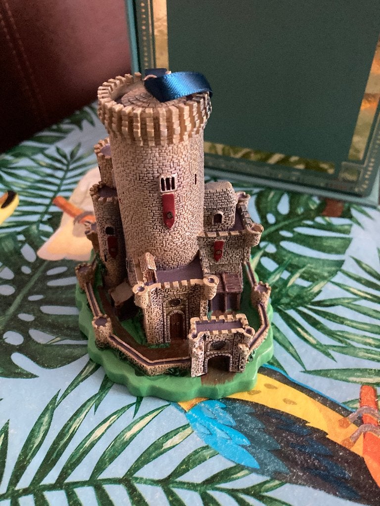 Disney castle Ornament - Brave ( Limited edition ), Ophalen of Verzenden, Overige figuren, Nieuw, Beeldje of Figuurtje