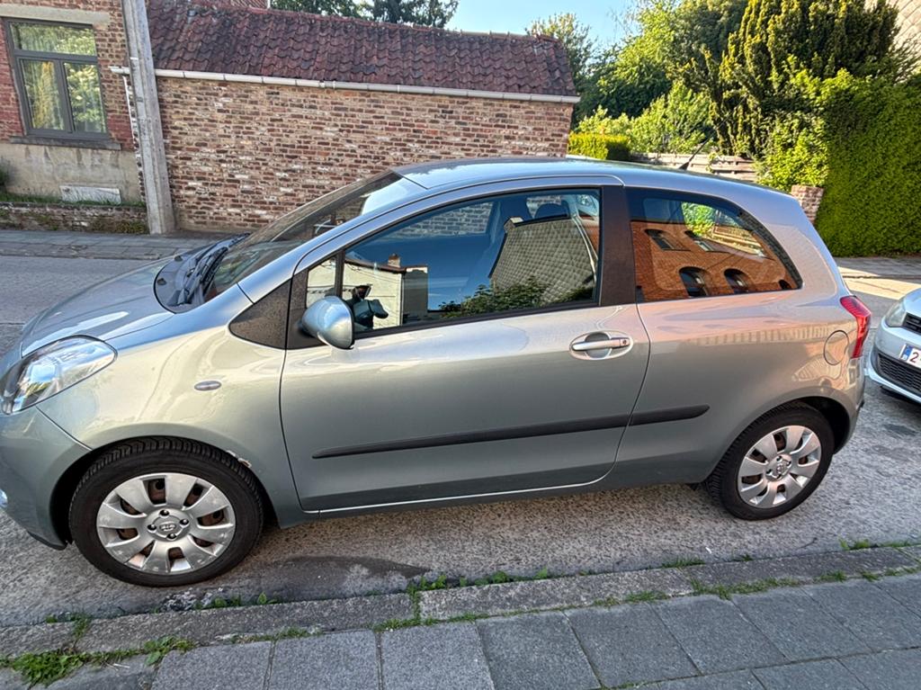 Toyota Yaris 1.3 essence/Automatique /151 000km, Autos, Toyota, Achat, Entreprise, Automatique, Yaris