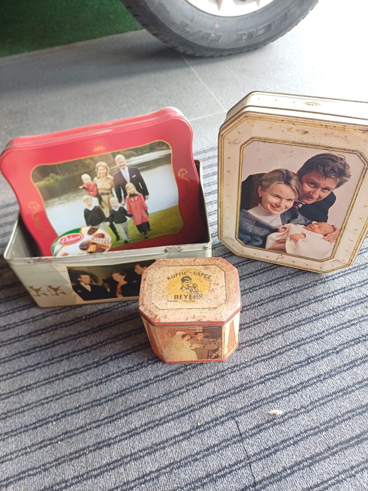Koningspaar,3 met deksel, eentje zonder, Collections, Boîte en métal, Enlèvement