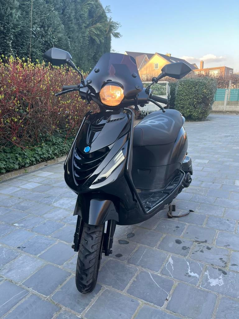 Piaggio Zip 50cc 4 takt b-klasse, Fietsen en Brommers, Ophalen, Gebruikt, Tank, Piaggio