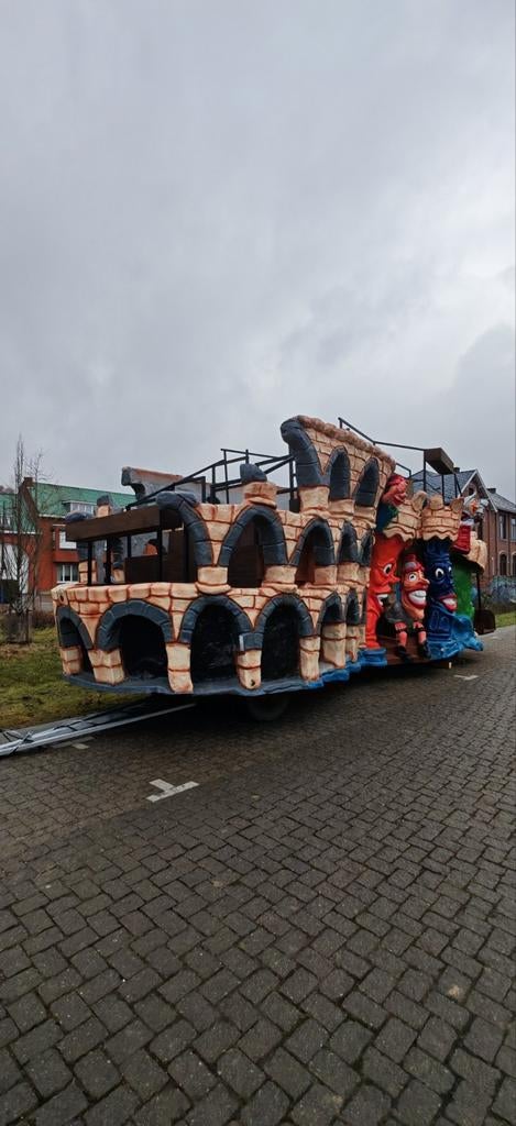 Carnavalswagen te koop, Enlèvement